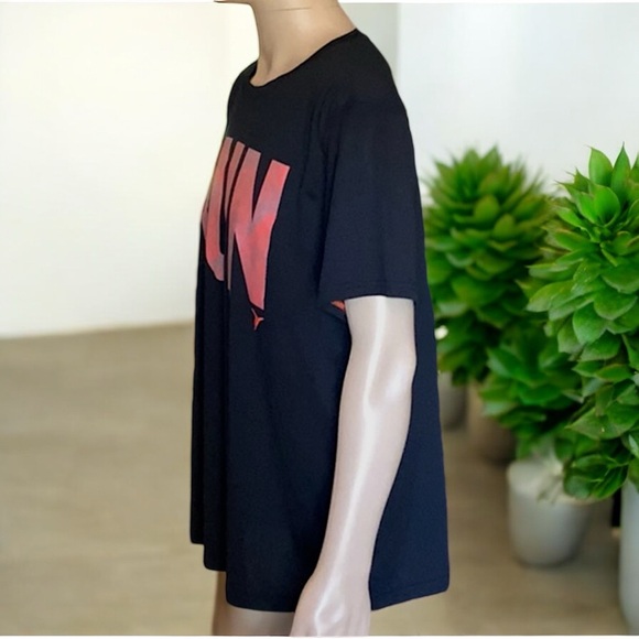 Old Navy Men's Active “RUN” Graphic Go-Dry T-Shirt - Picture 6 of 16